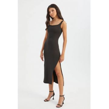 Rochie midi mulata -  neagra - fara maneci - decolteu patrat - crapatura laterala - jerseu