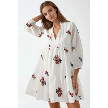 Rochie mini -  imprimeu - decolteu in V - alb - textil Rochie mini -  imprimeu - decolteu in V - alb - textil