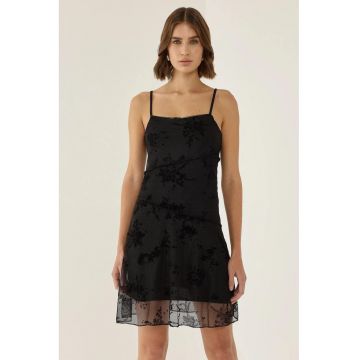 Rochie mini mulata cu dantela florala Rochie mini mulata cu dantela florala