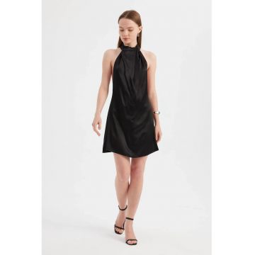 Rochie mini  satin - decolteu halter - decupaj spate - negru Rochie mini  satin - decolteu halter - decupaj spate - negru