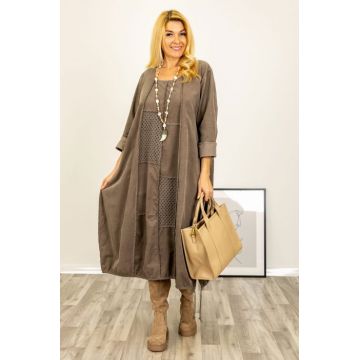 Rochie oversize A-line, din catifea reiata cu snur in partea de jos, bej inchis Rochie oversize A-line, din catifea reiata cu snur in partea de jos, bej inchis