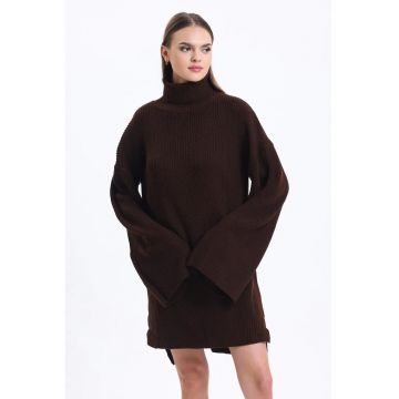 Rochie tricotata -  mini supradimensionata - guler inalt - maneca lunga - maro - tricot Rochie tricotata -  mini supradimensionata - guler inalt - maneca lunga - maro - tricot