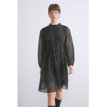 Rochie vaporoasa cu maneci bufante Rochie vaporoasa cu maneci bufante