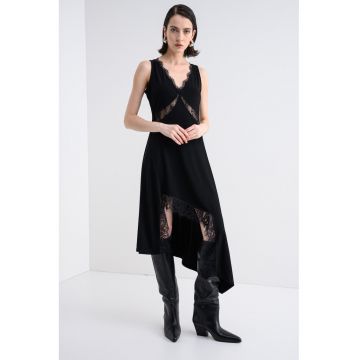 Rochie asimterica cu garnituri din dantela si decolteu in V - Negru