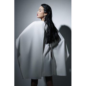 Rochie dama eleganta alba cu capa