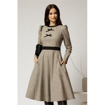Rochie DY Fashion midi, cu imprimeu pepit bej si fundite pe bust