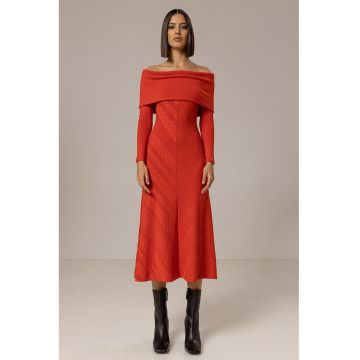 Rochie evazata cu decolteu pe umeri