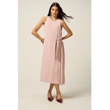 Rochie fara maneci cu detaliu innodat