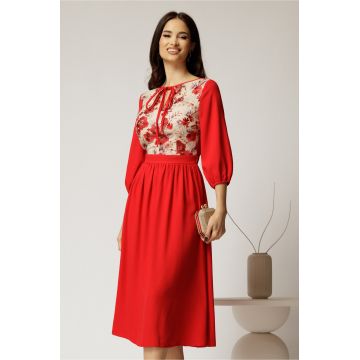 Rochie midi rosie din triplu voal in clos cu bust bej din dantela