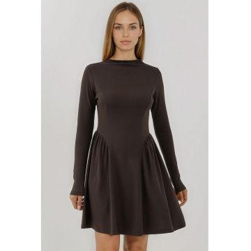 Rochie mini -  texturata - decolteu tip barca - maro - jerseu