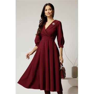 Rochie office din stofa bordo cu bust petrecut si rever Rochie office din stofa bordo cu bust petrecut si rever