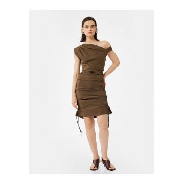 Rochie asimetrica cu volane