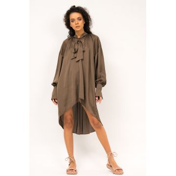 Rochie asimetrica din satin cu mansete late si guler esarfa