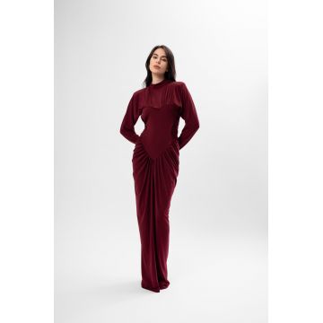 Rochie lungă burgundy cu detaliu în formă de inimă
