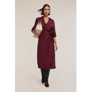 Rochie midi cu croiala petrecuta si decolteu in V