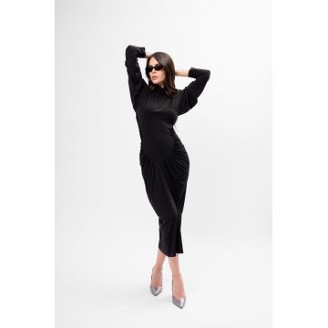 Rochie midi neagra cu detaliu în formă de inimă