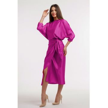 Rochie petrecuta cu slit pe partea din fata