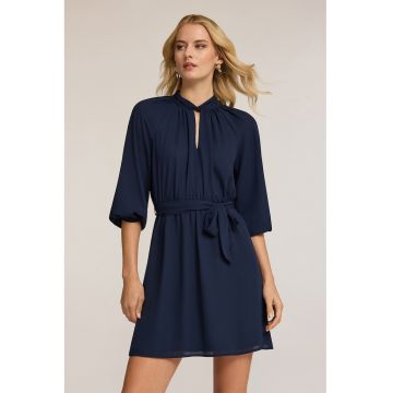 Rochie scurta cu maneci medii