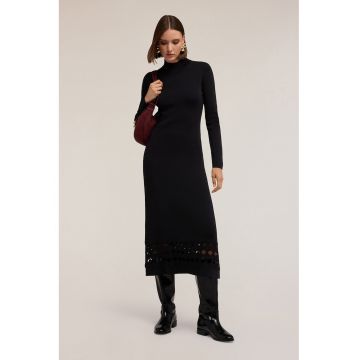 Rochie tricotata fin cu decupaje