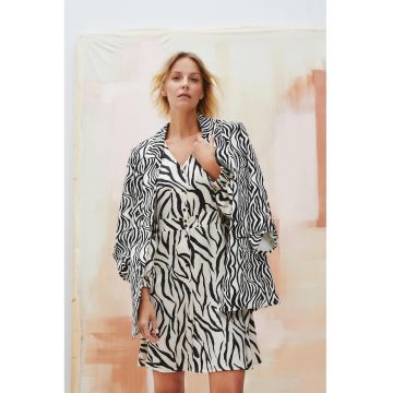 Rochie bej cu maneci bufante si imprimeu animalier