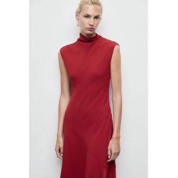 Rochie cu croiala pe bie si guler mediu