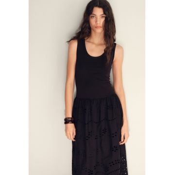 Rochie cu partea de jos cu broderie sangallo