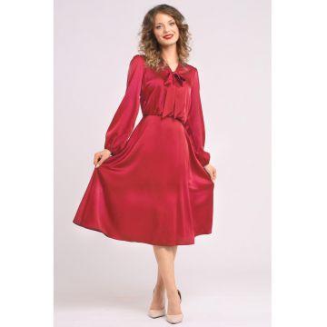 Rochie din satin cu funda din panglici