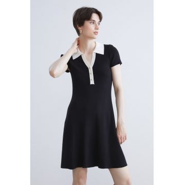 Rochie evazata cu guler ascutit