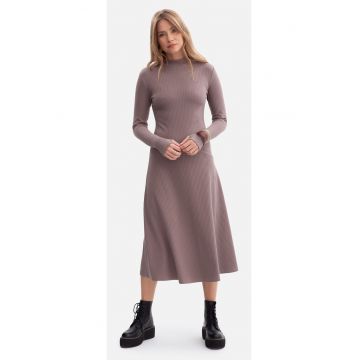 Rochie midi - B299 Cacao cu dungi - top mulat - evazat la baza - maneci lungi cu orificii pentru degete - top cu guler inalt - fara inchizatoare