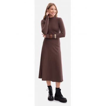 Rochie midi - B299 Maro cu dungi - top mulat - evazat la baza - maneci lungi cu orificii pentru degete - top cu guler inalt - fara inchizatoare