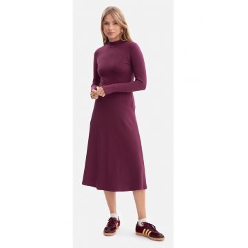 Rochie midi - B299 Pruna Tricot cu dungi - top mulat - evazat la baza - maneci lungi cu orificii pentru degete - top cu guler inalt - fara inchizatoare