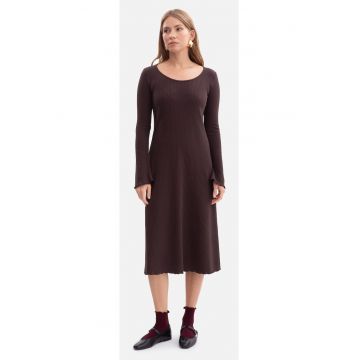 Rochie midi - B308 ciocolata tricot cu dungi - casual - decolteu rotund - necaptusita - fara buzunare - maneci lungi - usor evazata in partea de jos - fara inchizatoare