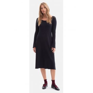 Rochie midi - B308 neagra tricot cu dungi - casual - decolteu rotund - necaptusita - fara buzunare - maneci lungi - usor evazata in partea de jos - fara inchizatoare