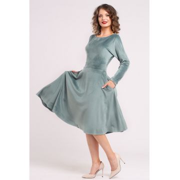 Rochie midi cu aspect de catifea - croiala evazata si buzunare laterale