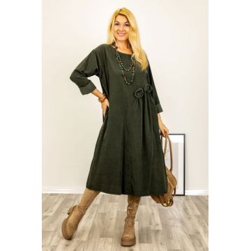 Rochie midi cu taietura oblica si boboci, din catifea reiata kaki