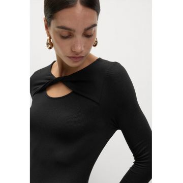 Rochie midi striata cu maneci lungi si decolteu rasucit