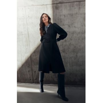 Rochie neagra cu funda evazata si maneci bufante