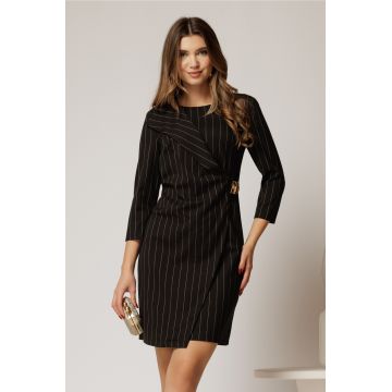 Rochie neagra scurta cu croi petrecut si dungi bej