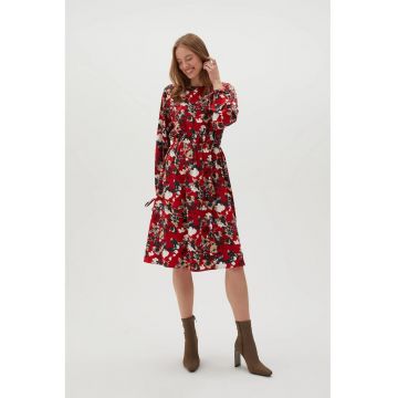 Rochie rosie cu flori si maneci bufante