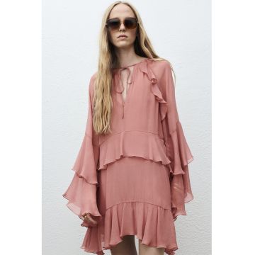 Rochie vaporoasa cu volane