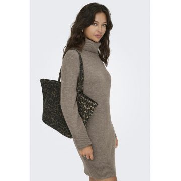 Pulover-rochie cu guler inalt