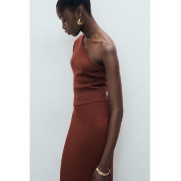 Rochie cambrata cu decolteu pe un umar