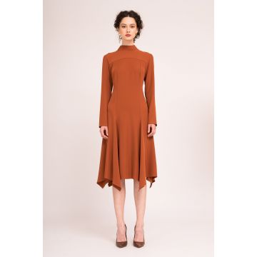 Rochie cambrata cu maneci lungi si clini