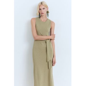 Rochie cu croiala dreapta si detaliu nod