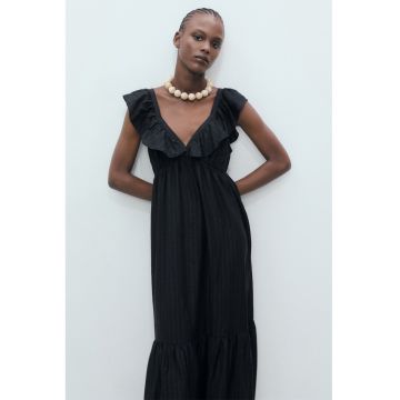 Rochie cu decolteu cu volane