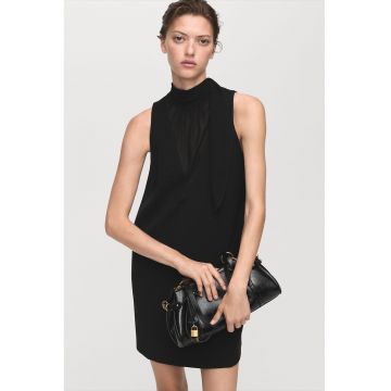 Rochie dreapta cu decupaj