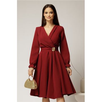 Rochie DY Fashion bordo cu decolteu petrecut si catarama aurie