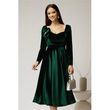 Rochie DY Fashion din catifea verde cu decolteu inima si accesoriu la bust