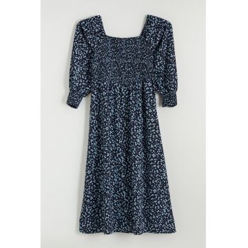 Rochie evazata cu decolteu patrat