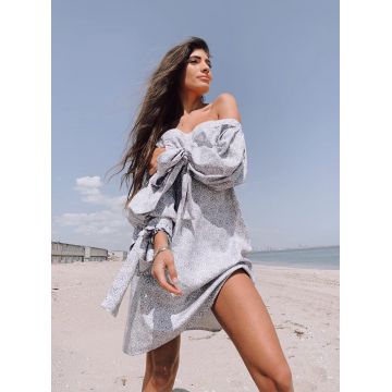 Rochie fara umeri cu mansete esarfa